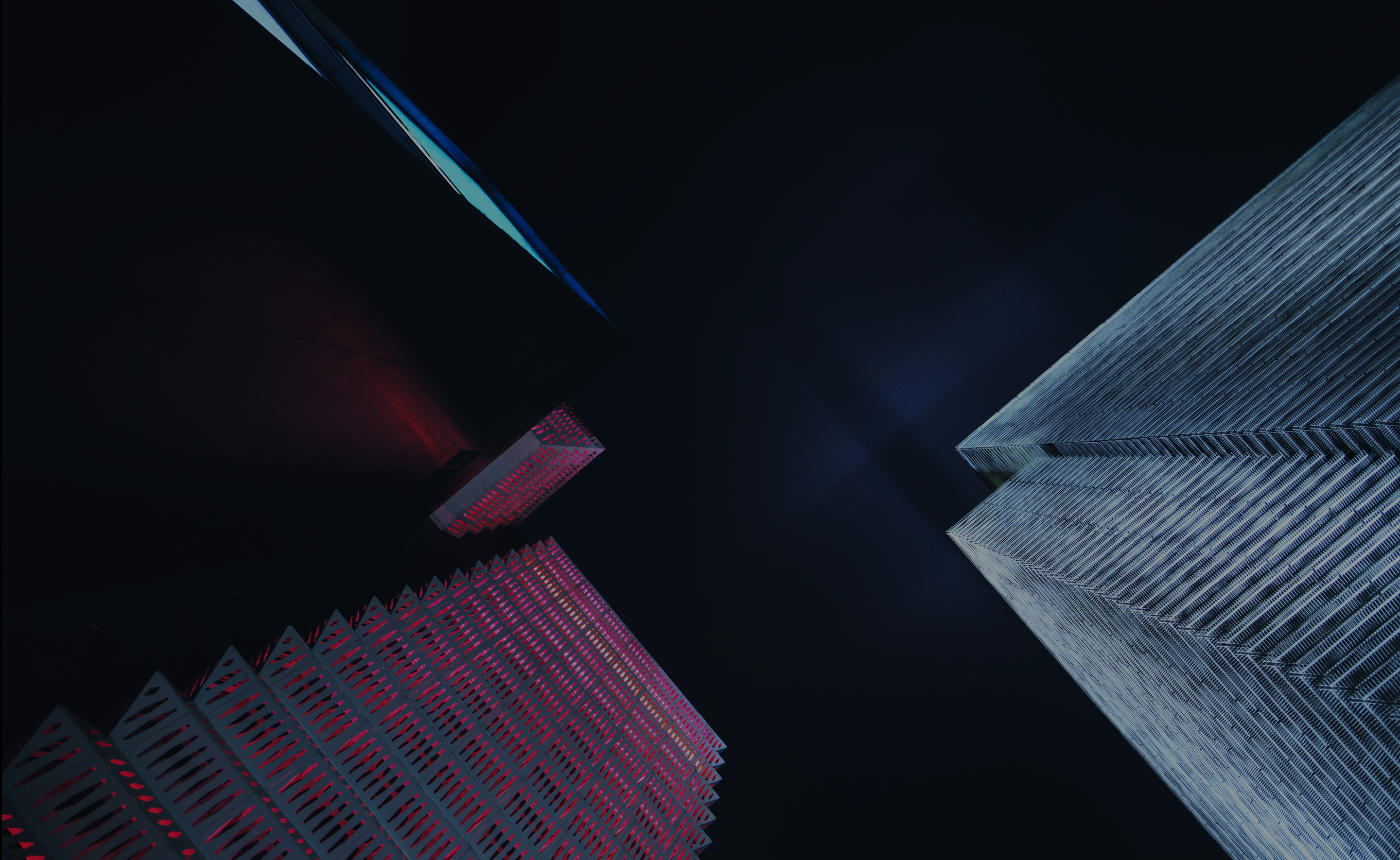 Machine Learning and LLM in Credit Risk Management: AI-driven data infrastructure and analytics visualization for banking risk modeling.